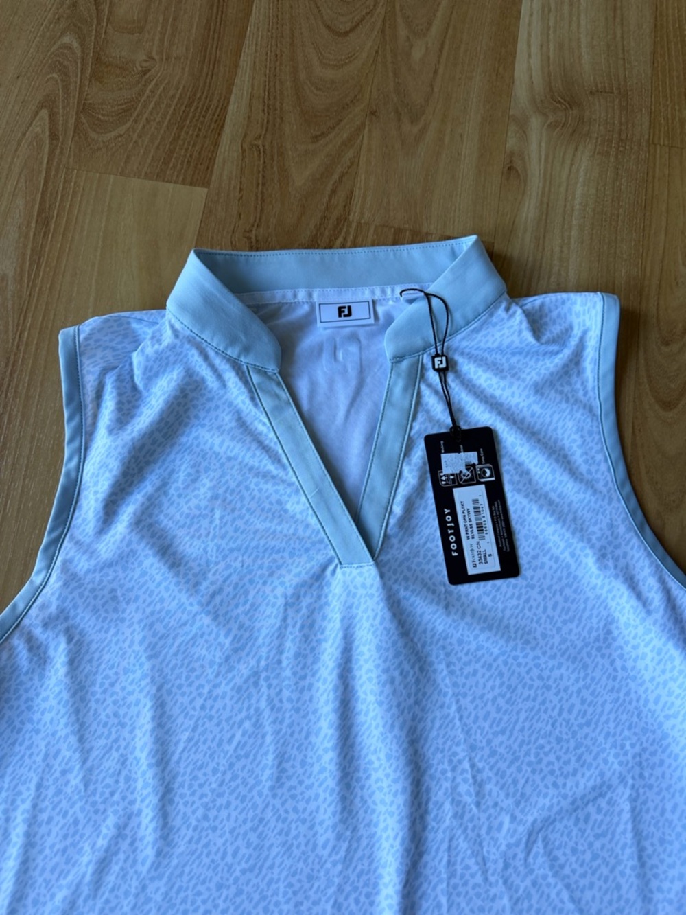 Footjoy NWT women’s sleevless golf polo green and white size small open neck